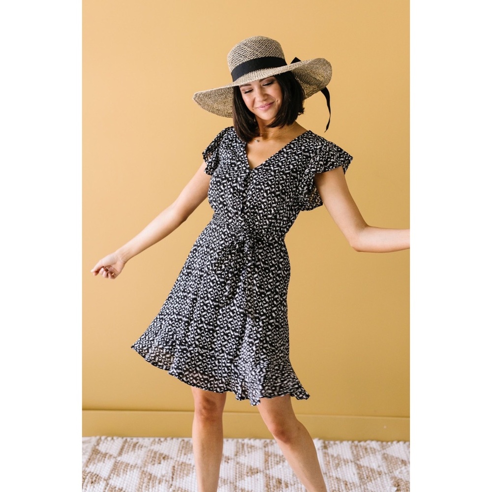 🎉HP🎉 Abstract Pattern Black Midi Dress - Picture 3 of 6